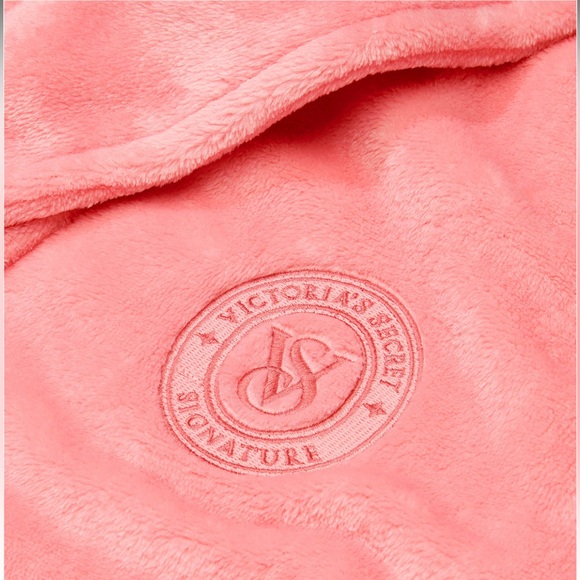 Robe Short cozy soft plush Victoria’s Secret size large/xlarge pink 💞✨ - Picture 2 of 6